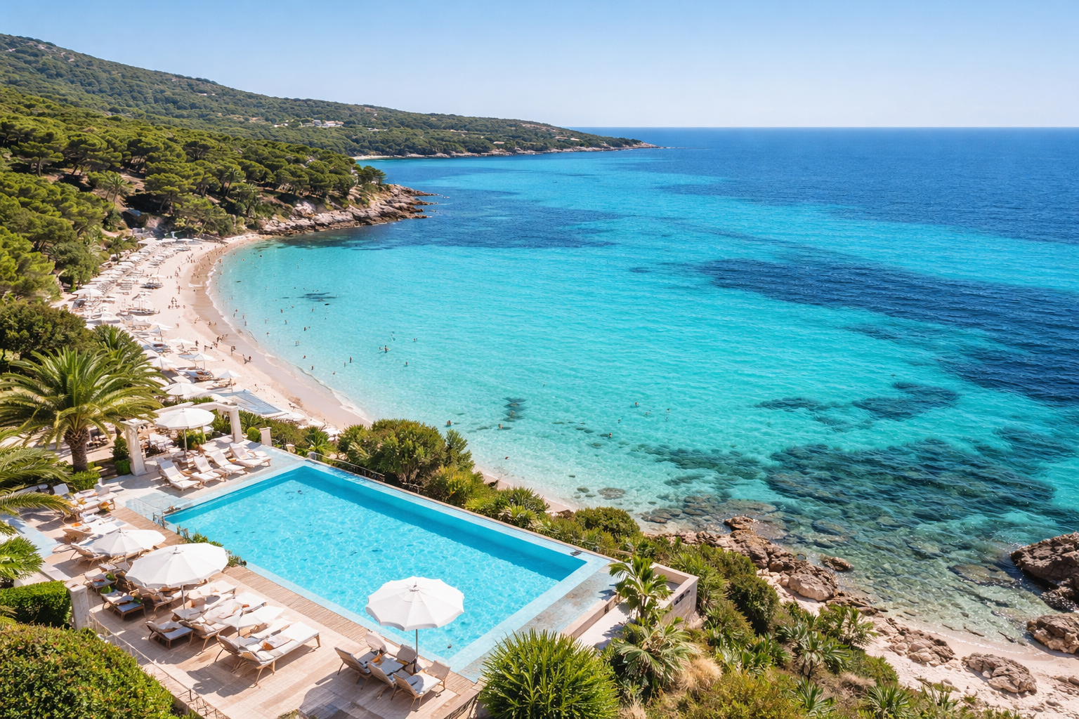 Villaggio turistico in Italia con piscina panoramica vista mare